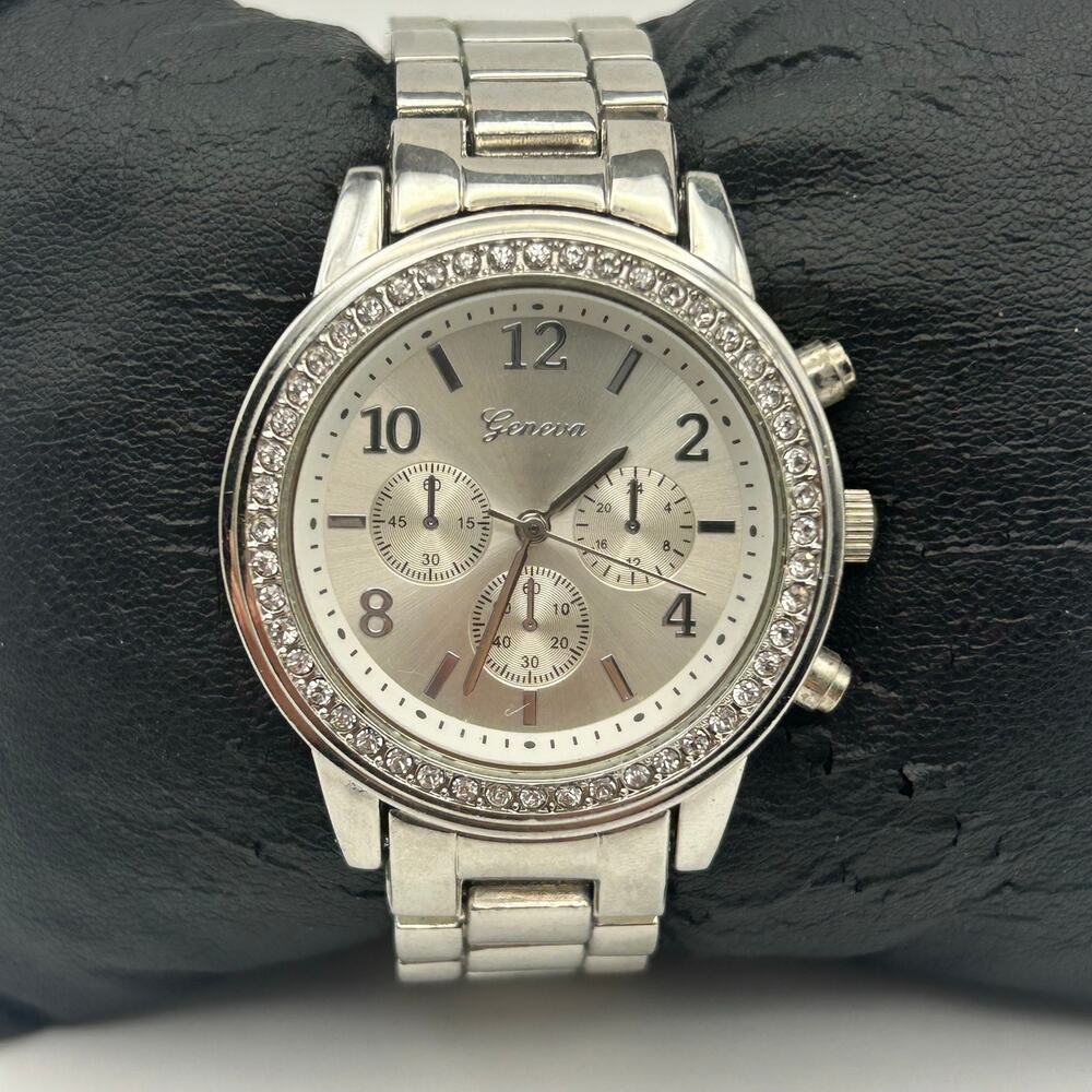 Geneva Silver-tone Rhinestones Bezel Women’s Watch Working New Battery